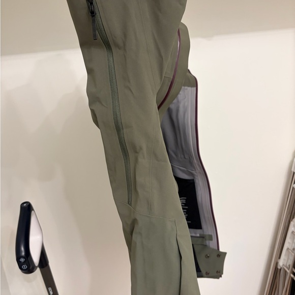 NEW with tags Black Diamond Recon Stretch Ski Shell - Women’s size Small - Picture 7 of 9